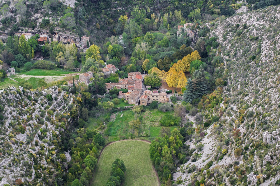 Les Meilleurs Spots de Camping dans l'Hérault : Guide pour un Séjour Inoubliable en Pleine Nature